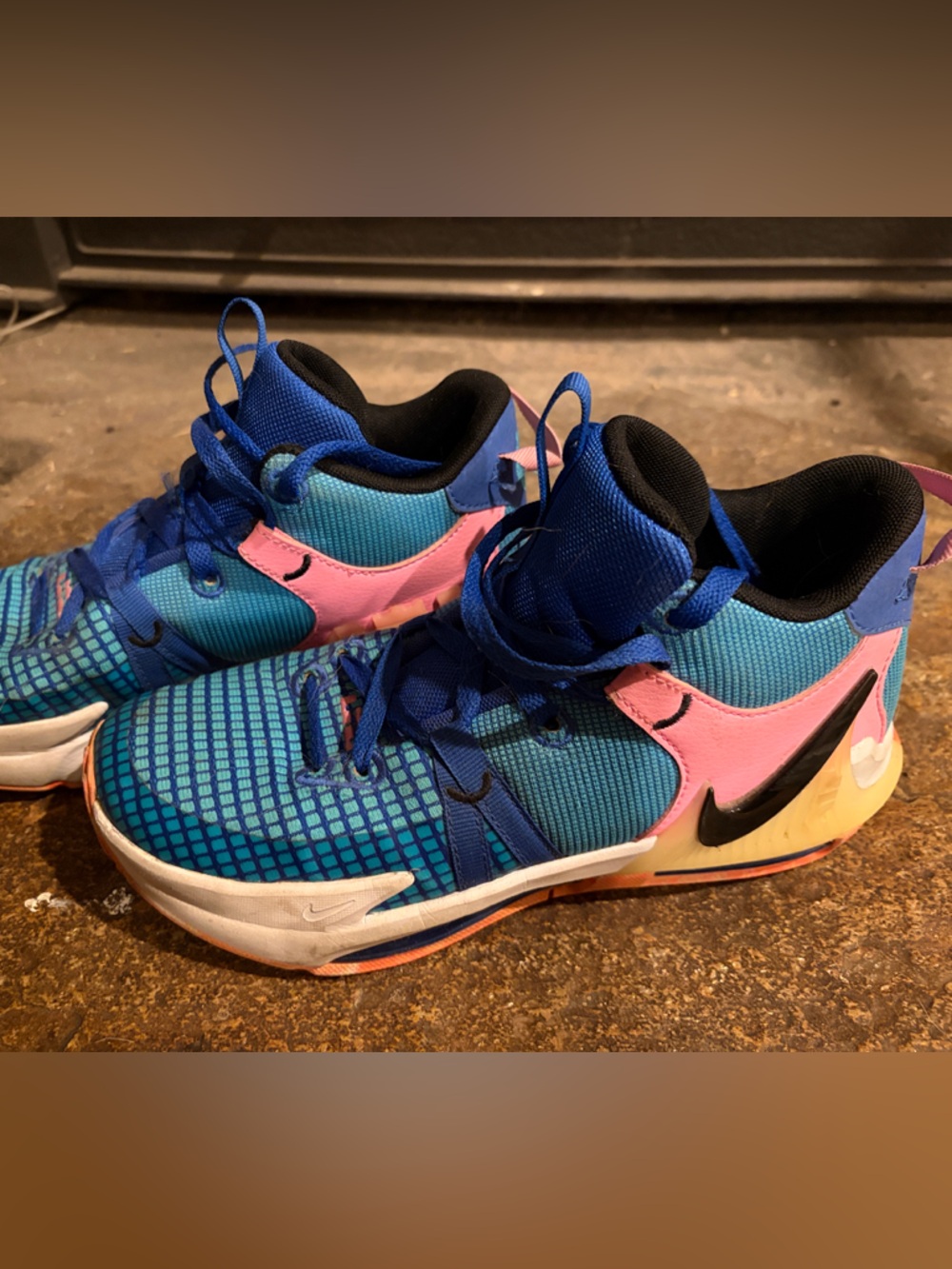 Nike LeBron Witness 7 in size boys 5.5